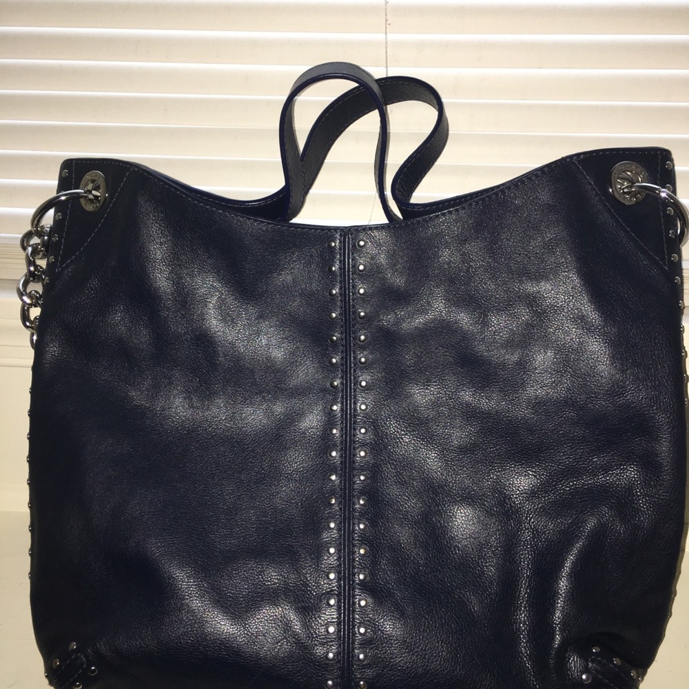 Genuine leather Michael Kors Uptown Astor bag.